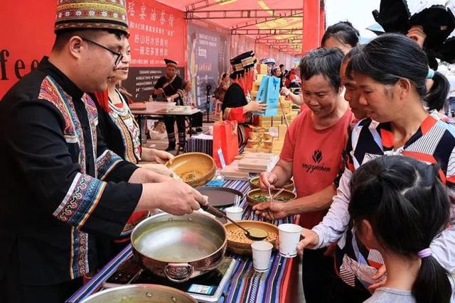 向世界递出馥郁飘香的春日请柬——第十三届桂林恭城油茶文化节盛大开幕